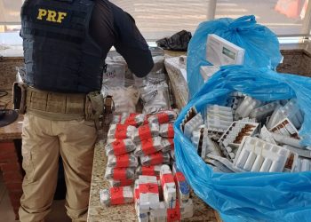 PRF apreende medicamentos irregulares e anabolizantes em van que transportava família na BR-277