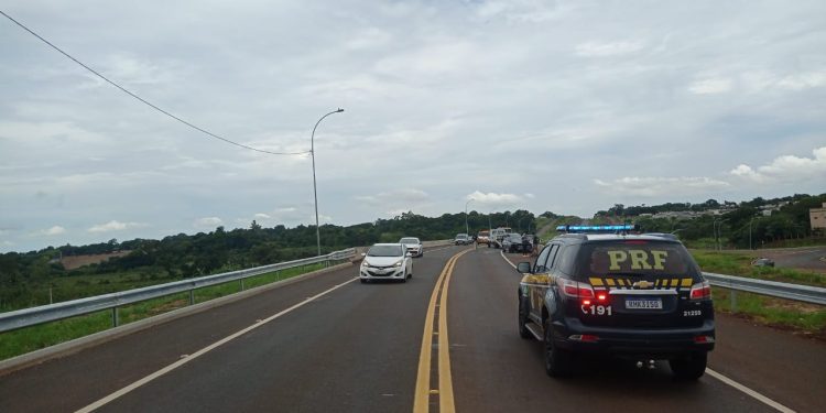 Ultrapassagem termina em colisão frontal e cinco ficam feridos na BR-277