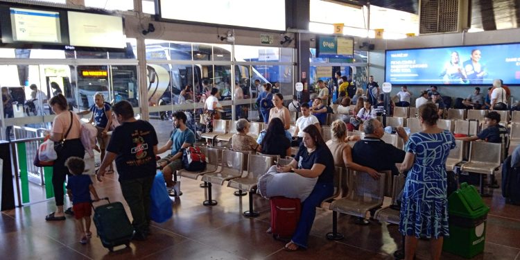 Rodoviária registra quase 30 mil passageiros no Carnaval 2026