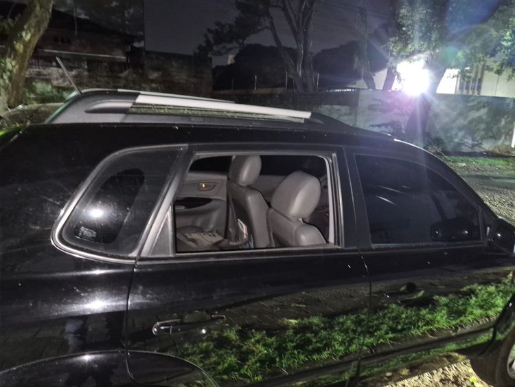 Veículo com registro de furto é encontrado abandonado no Polo Centro