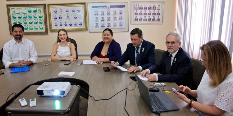 CPI dos livros de inglês convoca envolvidos e reforça pedidos ao Executivo