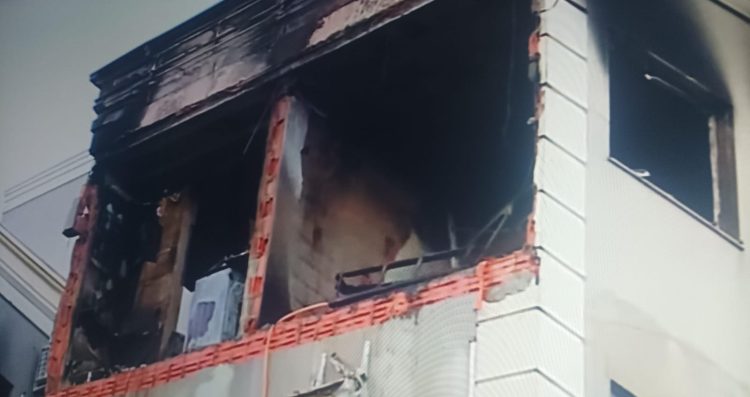 Explosão e incêndio destroem apartamento na Vila Yolanda