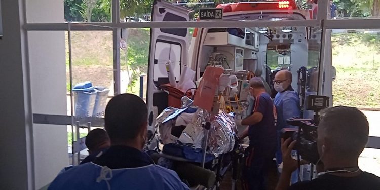 Vítima de incêndio em apartamento é transferida de avião para Curitiba