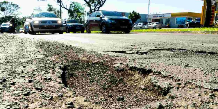 Malha viária vira prioridade e prefeitura amplia ações contra buracos em Foz