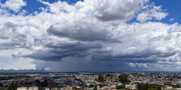 Calor e frente fria elevam alerta para temporais no Paraná
