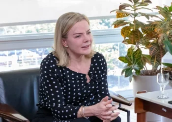 Gleisi Hoffman confirma pré-candidatura ao Senado e cita investimentos no Paraná