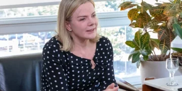 Gleisi Hoffman confirma pré-candidatura ao Senado e cita investimentos no Paraná