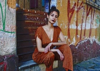 Sesc Foz recebe Julia Raiz para oficina e bate-papo literário