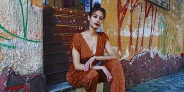 Sesc Foz recebe Julia Raiz para oficina e bate-papo literário