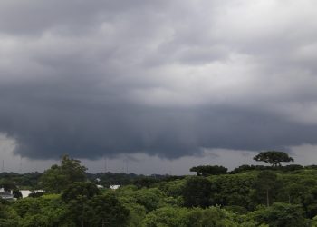 Paraná terá semana de calor, temporais e volumes irregulares de chuva