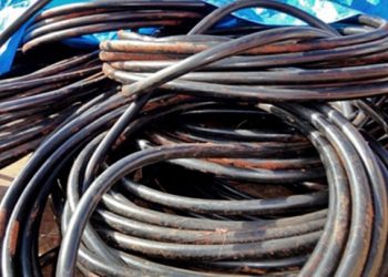 Vandalismo deixa trecho da Avenida Safira às escuras e prejudica mobilidade no Porto Meira