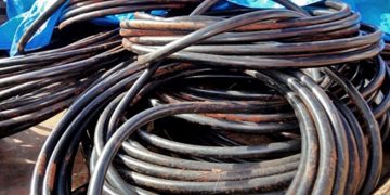 Vandalismo deixa trecho da Avenida Safira às escuras e prejudica mobilidade no Porto Meira