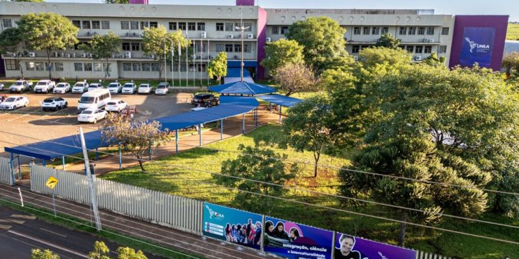 Servidores administrativos da Unila, UFPR, IFPR e UTFPR estão em greve por tempo indeterminado