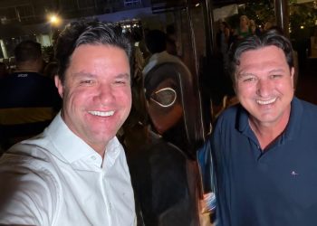 Câmara de Foz entrega título de Cidadão Honorário ao secretário Guto Silva