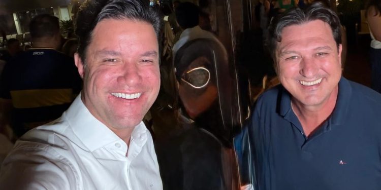 Câmara de Foz entrega título de Cidadão Honorário ao secretário Guto Silva