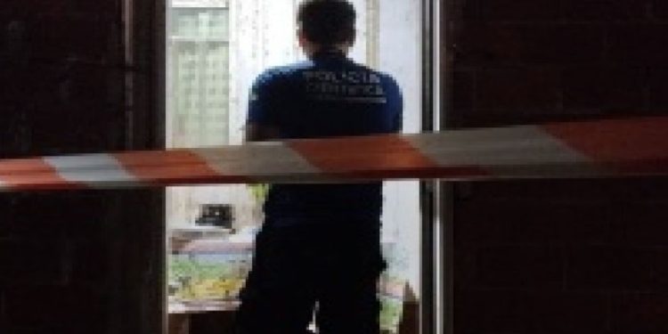 Homem é morto com tiro na cabeça dentro de residência no Portal da Foz