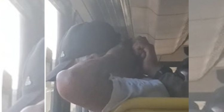 Passageiros contêm suspeito de tentar furtar celular dentro de ônibus em Foz do Iguaçu