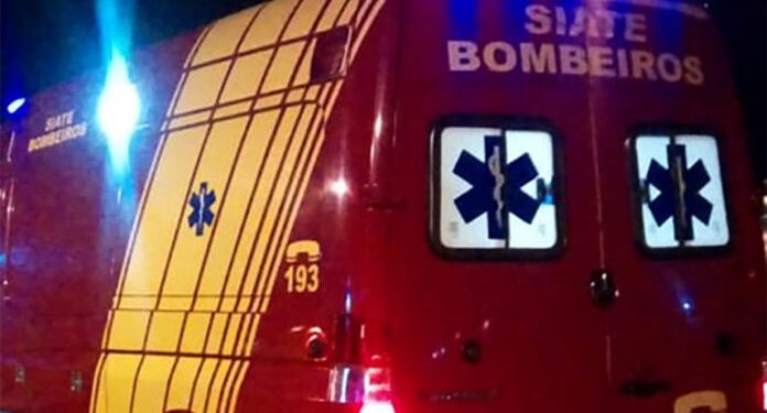 Ônibus terceirizado da saúde de Foz se envolve em colisão com caminhão na BR-277