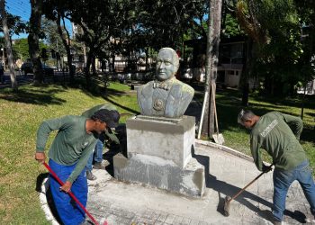 Motorista é identificado e será responsabilizado após acidente com busto de Getúlio Vargas