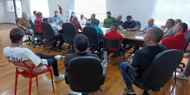 Setor do transporte cobra prioridade para cargas na Ponte da Integração e alerta para possível paralisação