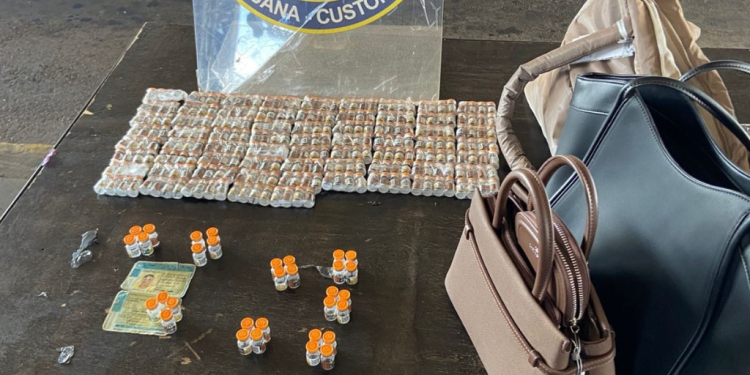 Fiscalização na Ponte da Amizade intercepta carga irregular de remédio emagrecedor