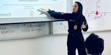 Delegacia da Mulher realiza palestra sobre violência contra a mulher em escola de Foz