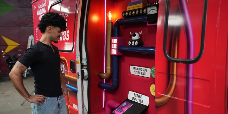 Foz do Iguaçu recebe projeto interativo de troca gratuita de livros na Praça Getúlio Vargas