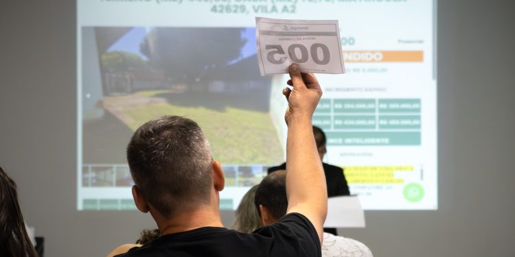 Leilão da Vila A soma R$ 9,6 milhões e reforça programa habitacional