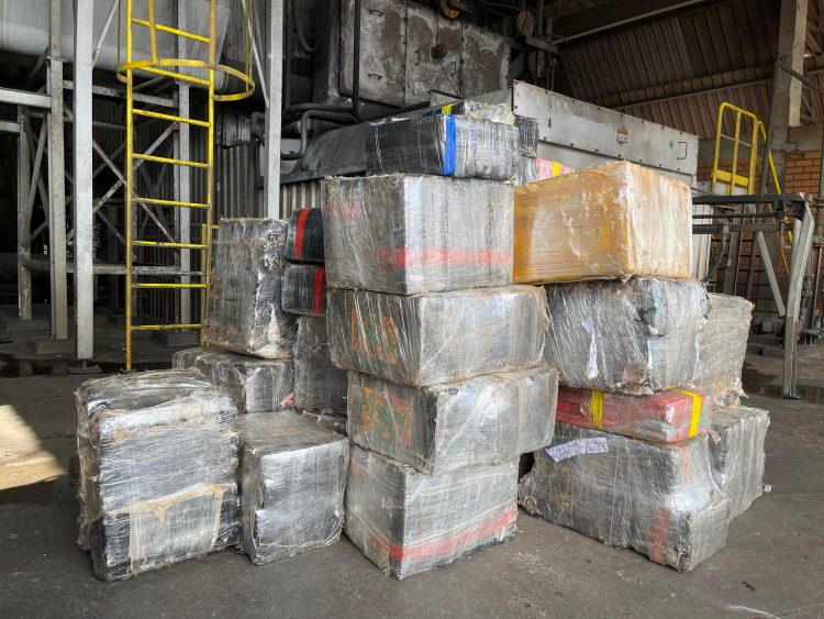 Polícia Civil incinera mais de 7,4 toneladas de drogas