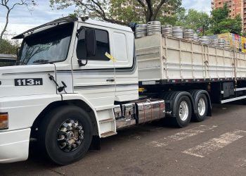 Receita Federal descobre fundo falso em carreta e apreende R$ 1 milhão em produtos ilegais