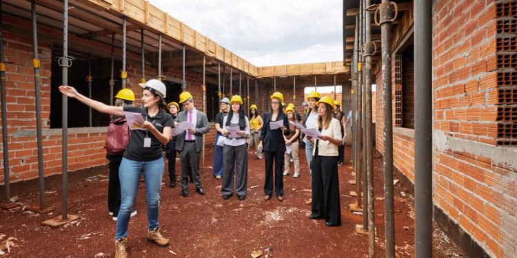 Delegacia da Mulher acompanha obras da Casa da Mulher Brasileira