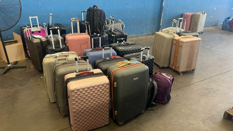 Receita Federal apreende quase R$ 4 milhões em eletrônicos transportados em ônibus na BR-277