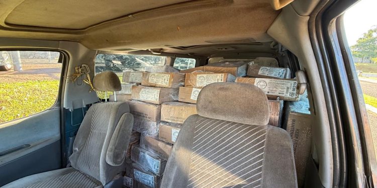 Ação policial intercepta três toneladas de frango e embarcações no Rio Paraná