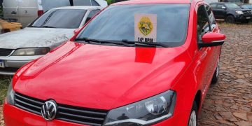 Polícia Militar recupera carro roubado no bairro Jardim Guarapuava