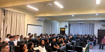 Delegacia da Mulher de Foz realiza palestra em colégio dentro da Operação Mulher Segura