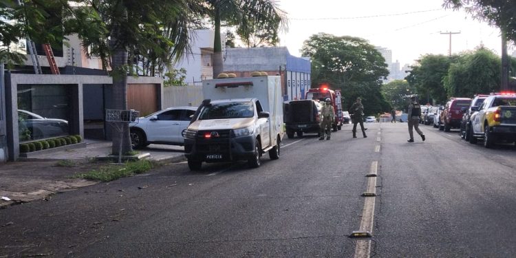 Assalto a residência termina com morte e prisões após confronto na Vila Portes