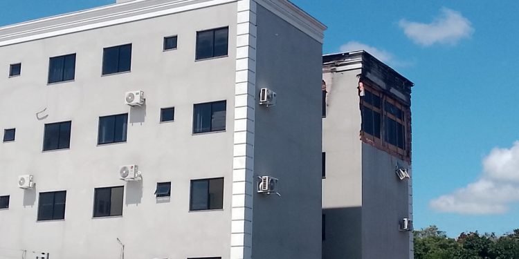 Prédio atingido por explosão em Foz tem parte dos apartamentos liberada após um mês