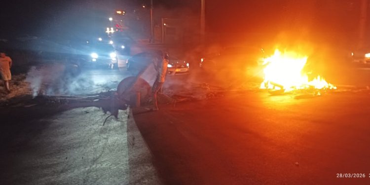 Moradores protestam contra mudanças no trânsito na BR-277