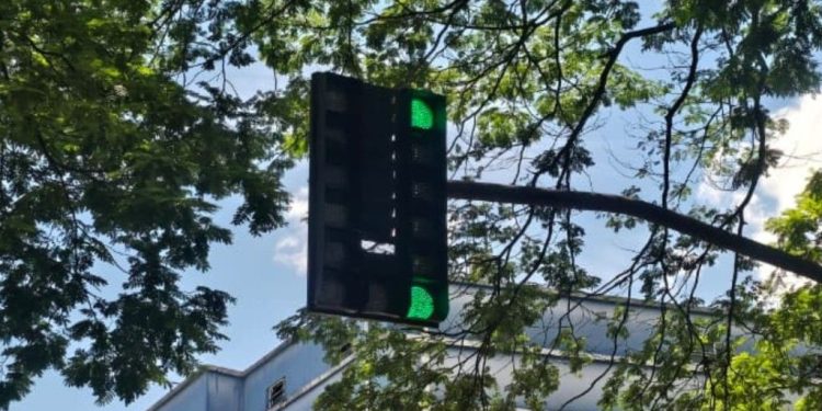 Sincronizar semáforos exige R$ 20 milhões e nova central, diz diretor do Foztrans