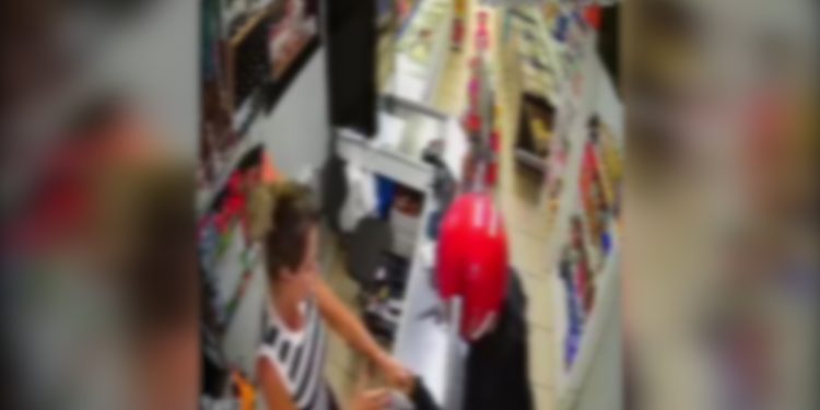 Medianeira: Assaltante armado invade comércio, rende funcionária e foge com dinheiro e joias