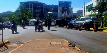 Fiscalização reforçada na Ponte da Amizade mira veículos estrangeiros irregulares