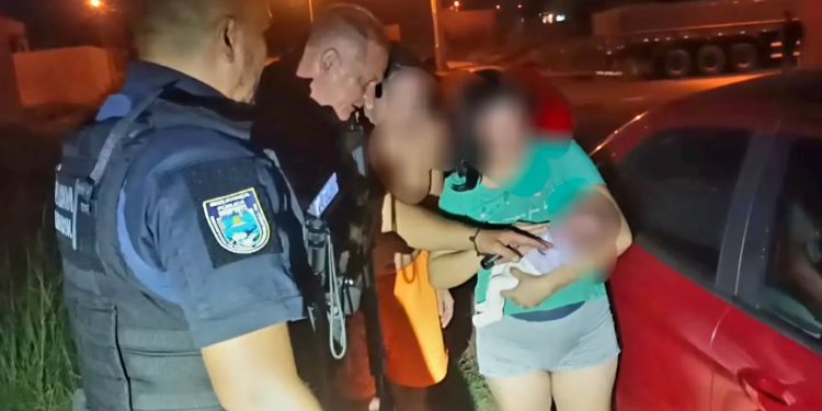 Guardas Municipais salvam bebê de apenas 2 semanas engasgada