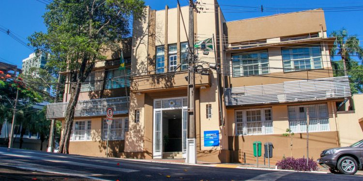 Prefeitura inicia pagamento antecipado do 13º a servidores municipais