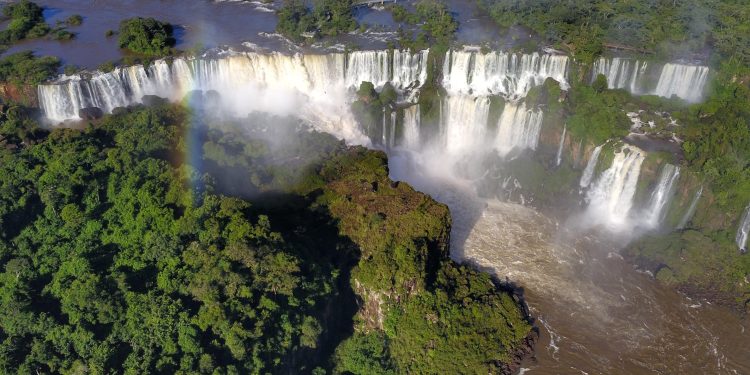 Cataratas do Iguaçu colocam Paraná entre os parques mais populares do mundo