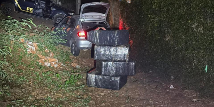 Ação integrada apreende carro com 2 mil cigarros eletrônicos na fronteira
