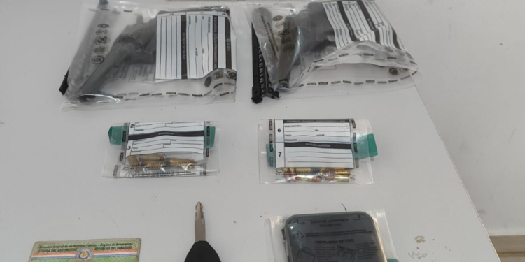 Dupla armada é detida após tentativa de ataque contra policial em Foz