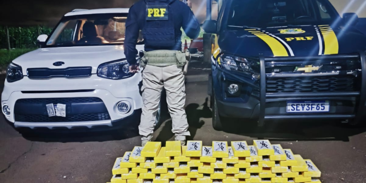 PRF apreende quase 100 kg de cocaína escondidos em fundo falso na BR-277