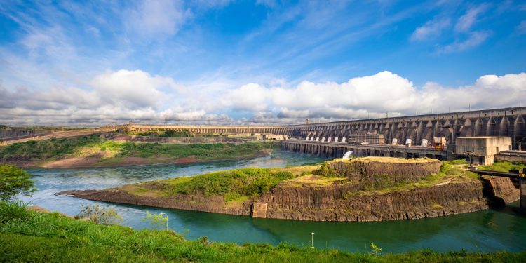 Itaipu direciona R$ 5,7 bilhões para conter tarifas de energia e aliviar conta de luz