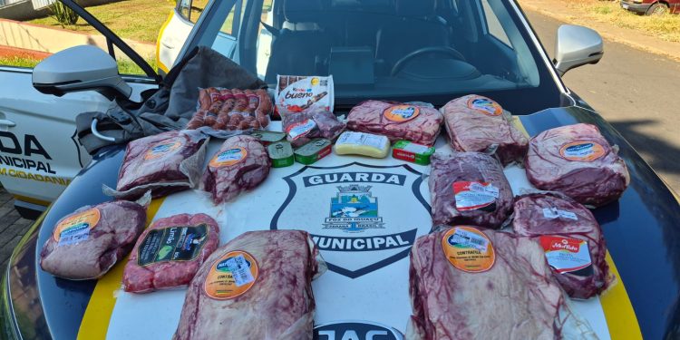 Furto de carnes em supermercados termina com casal preso pela Guarda Municipal