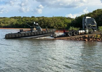 Nova lancha blindada amplia vigilância da Polícia Federal na fronteira